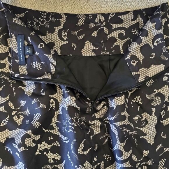 Banana Republic Black and Taupe Laced Print Silk Skirt - Size 6P - Picture 7 of 14